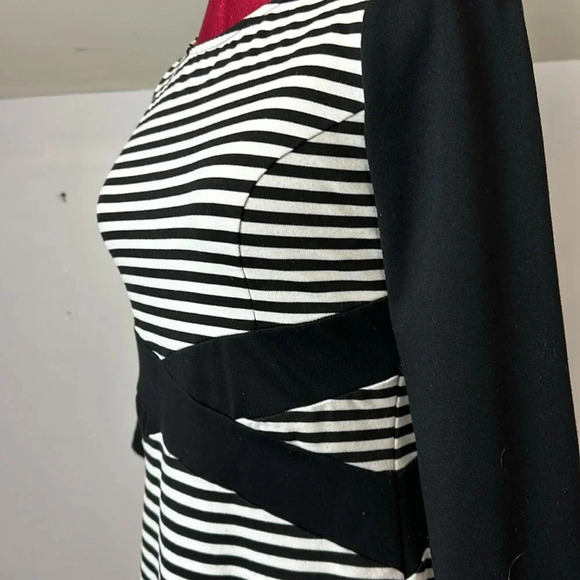 Philosophy Blues Original long sleeve stretch crisscross  midi sweater dress. - Picture 4 of 6